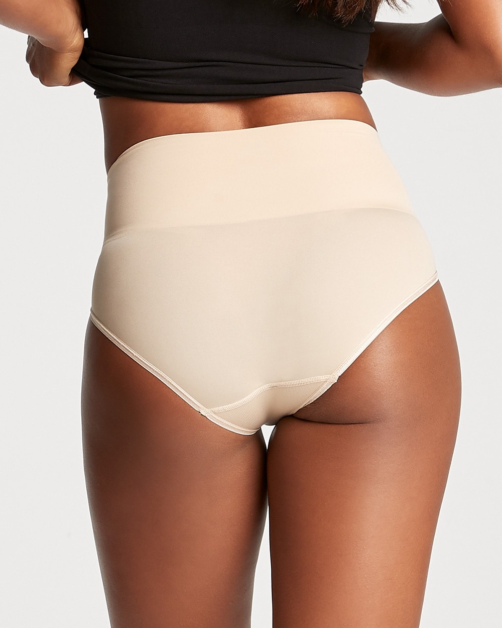 Yummie Tummie Ultralight Seamless Shaping Short Almond