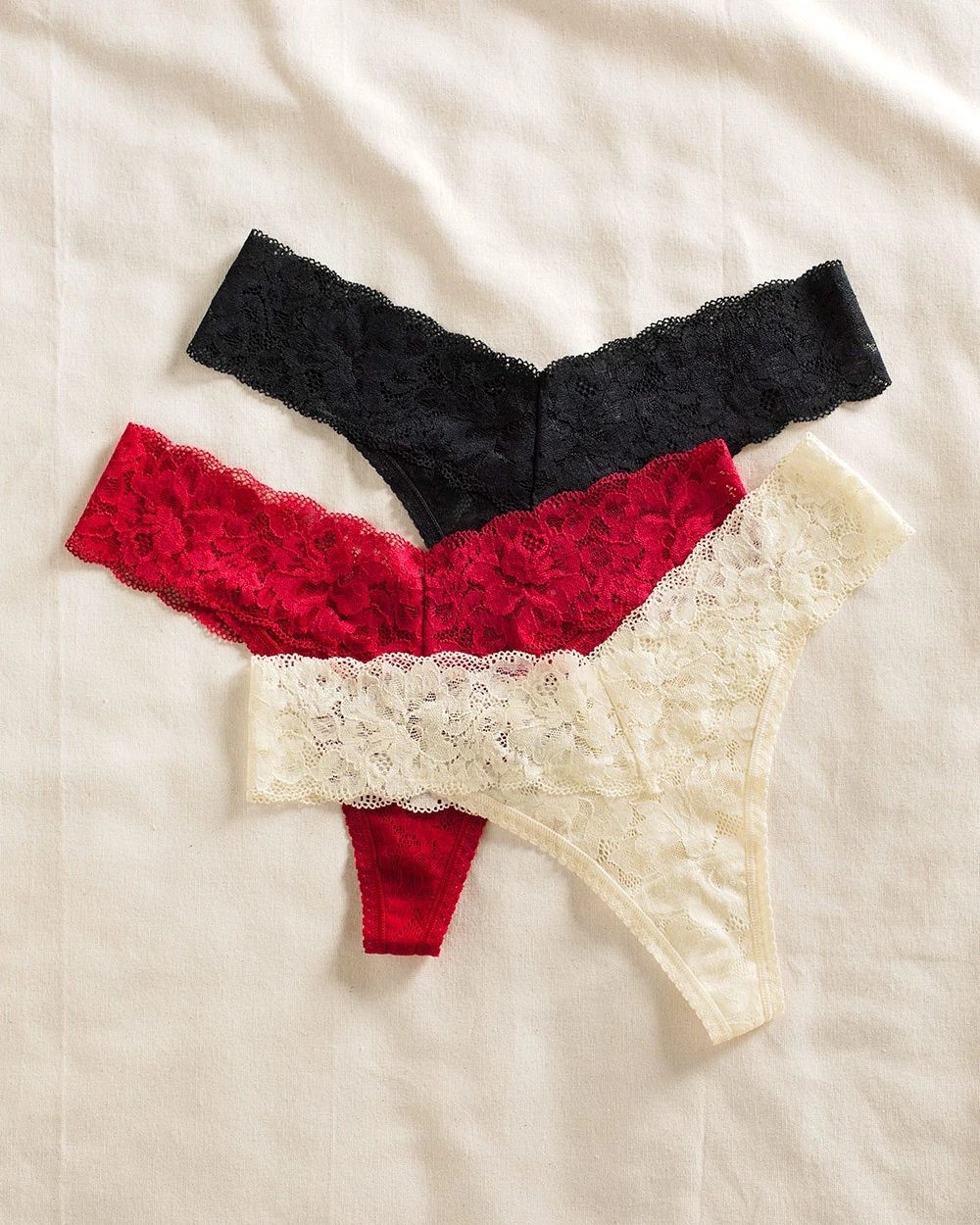 Signature All-Over Lace Thong 3-Pack