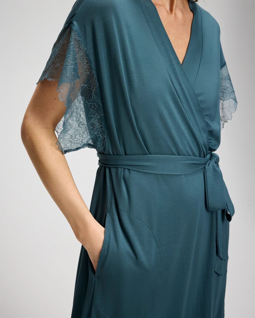 Cool Nights Fine Line Lace Short Robe